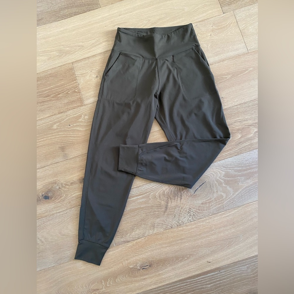 NWOT Army Green Joggers Sz S
